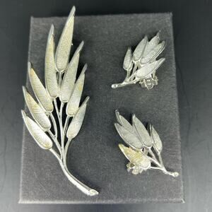 Vintage Silver Tone Singed Judy Lee leaf Clip on Earrings Brooch Set